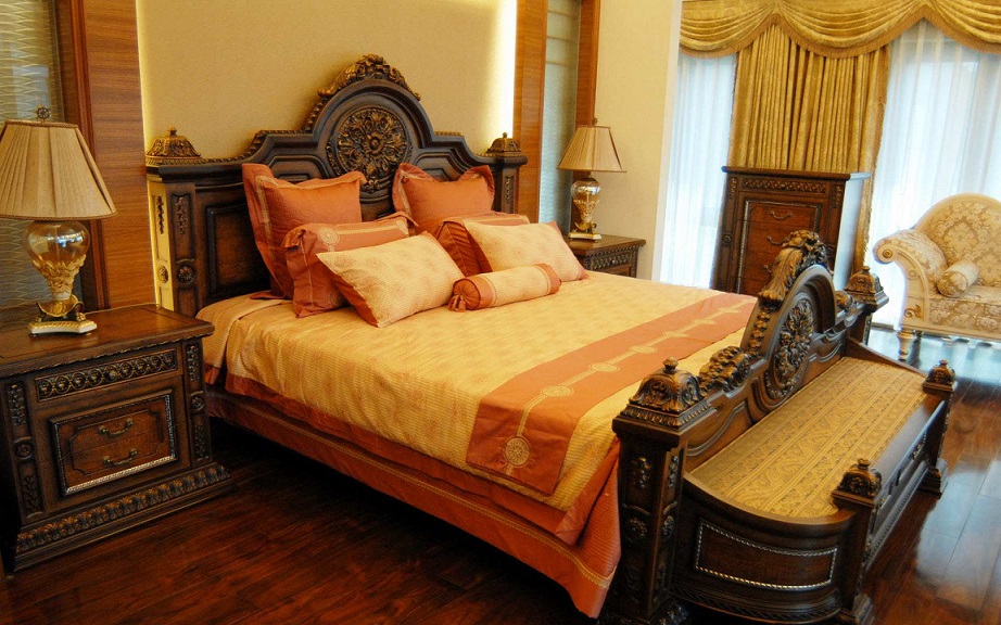Royal Look Bedroom Design